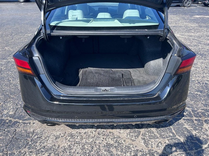 Nissan Altima Vehicle Image 05