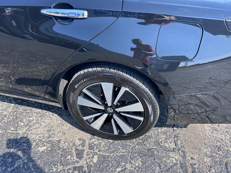 Nissan Altima Vehicle Image 06
