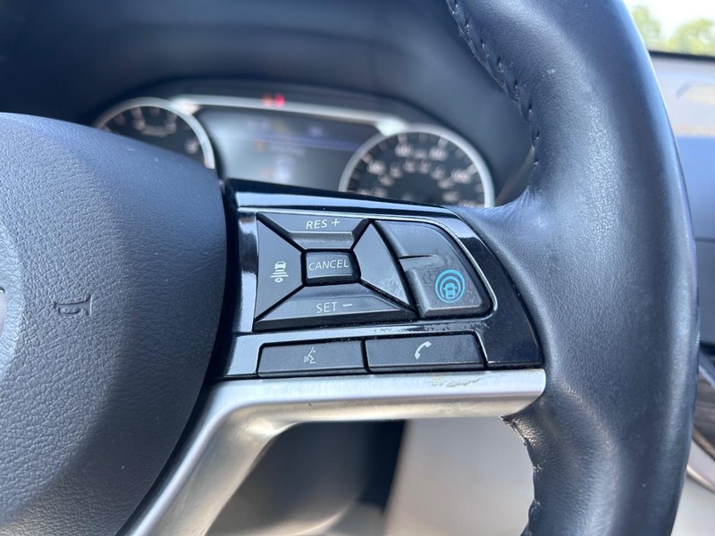 Nissan Altima Vehicle Image 14