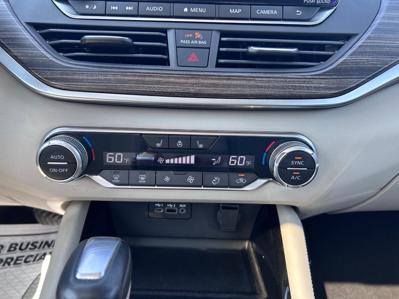 Nissan Altima Vehicle Image 16