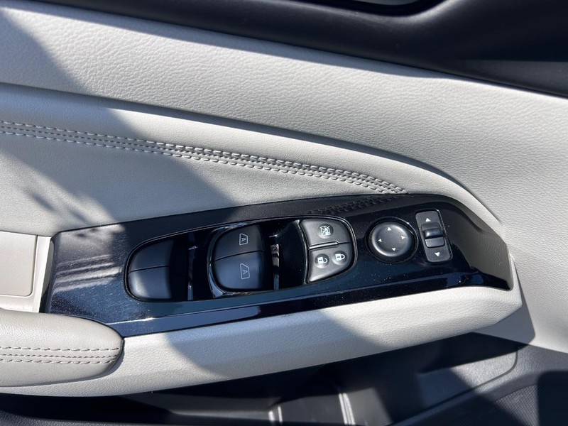 Nissan Altima Vehicle Image 19