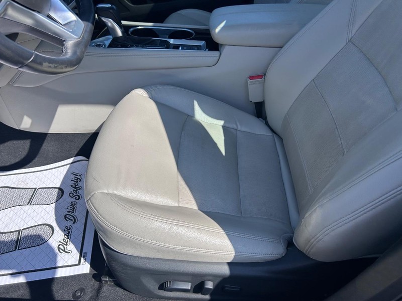 Nissan Altima Vehicle Image 20