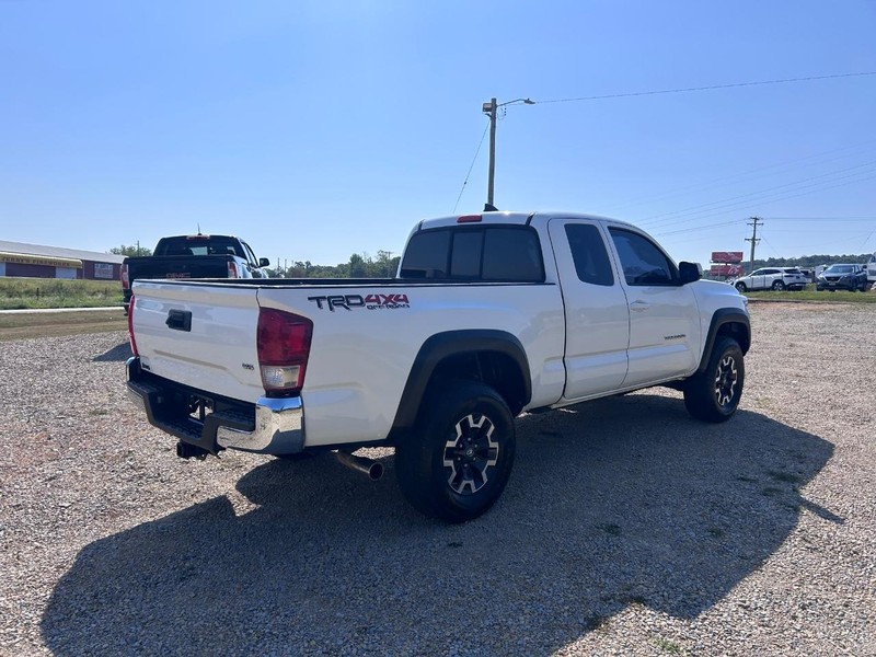 Toyota Tacoma Vehicle Image 03