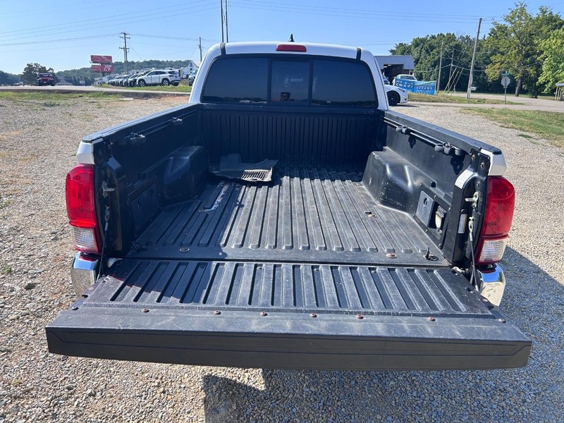 Toyota Tacoma Vehicle Image 05