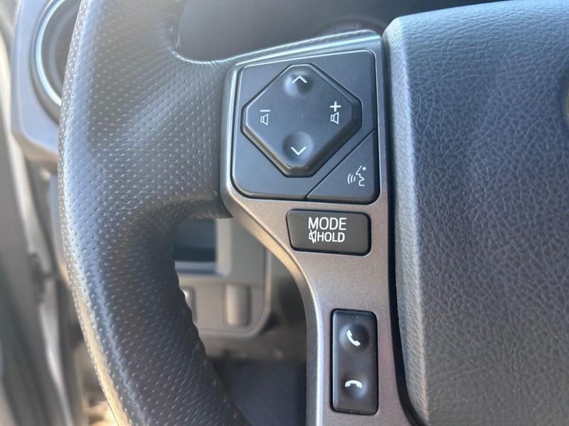 Toyota Tacoma Vehicle Image 10