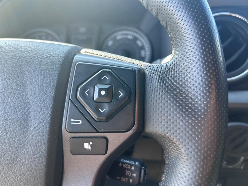 Toyota Tacoma Vehicle Image 11