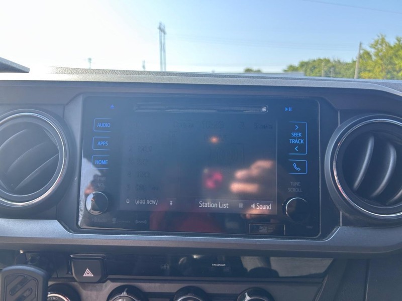 Toyota Tacoma Vehicle Image 12