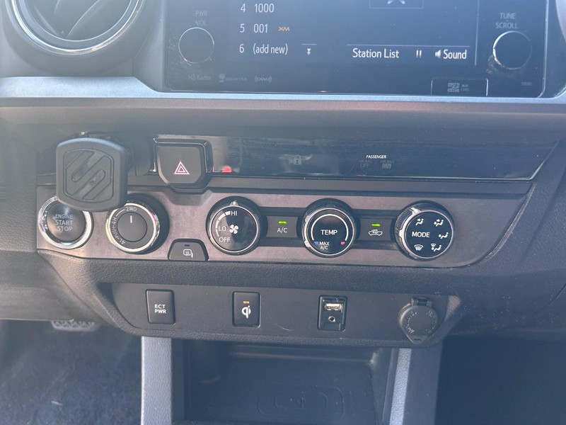 Toyota Tacoma Vehicle Image 13