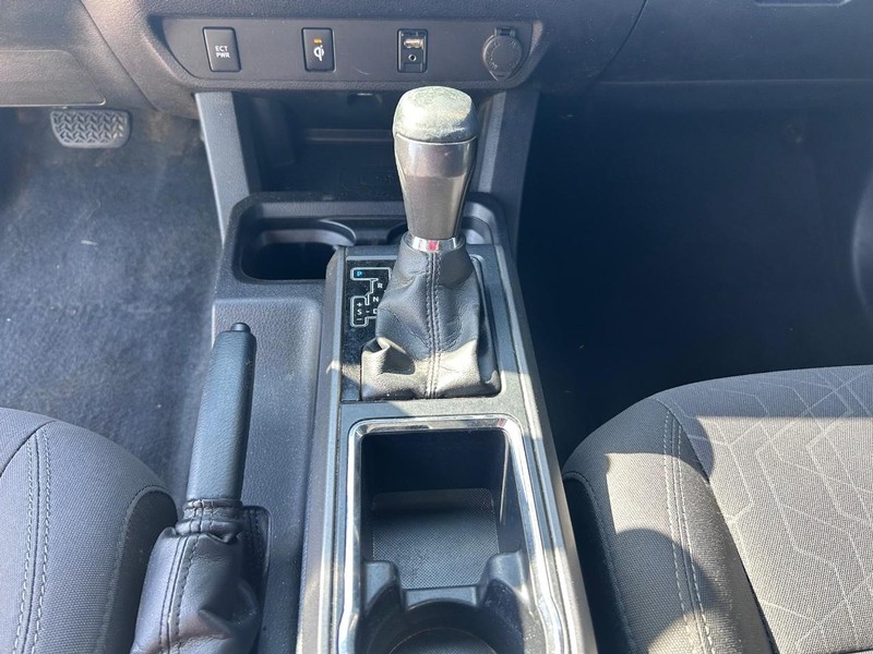 Toyota Tacoma Vehicle Image 14