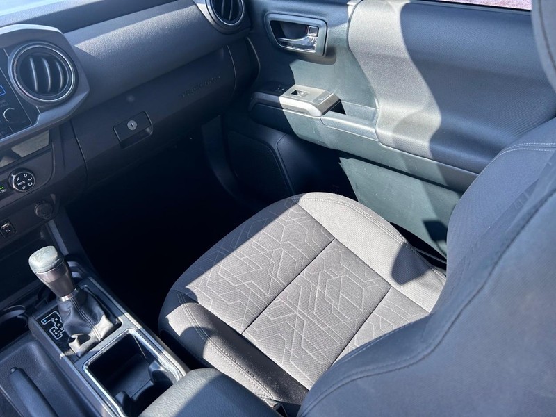 Toyota Tacoma Vehicle Image 15