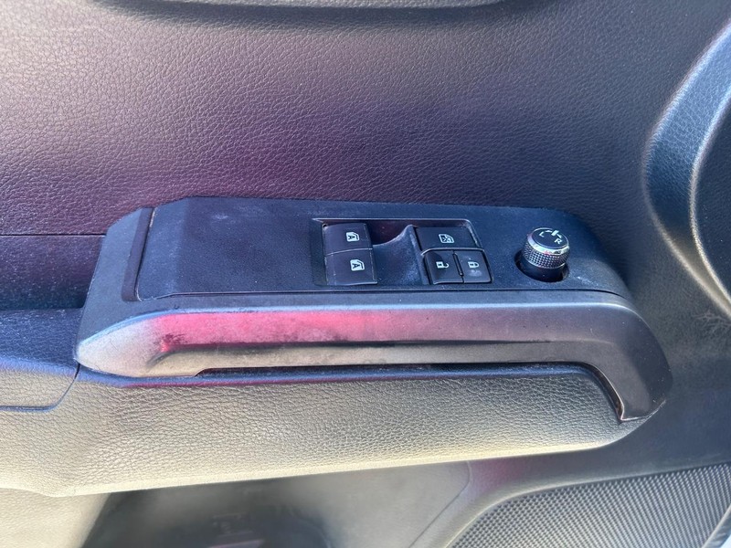 Toyota Tacoma Vehicle Image 16