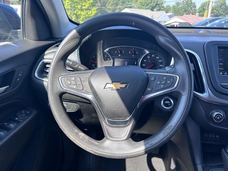 Chevrolet Equinox Vehicle Image 09