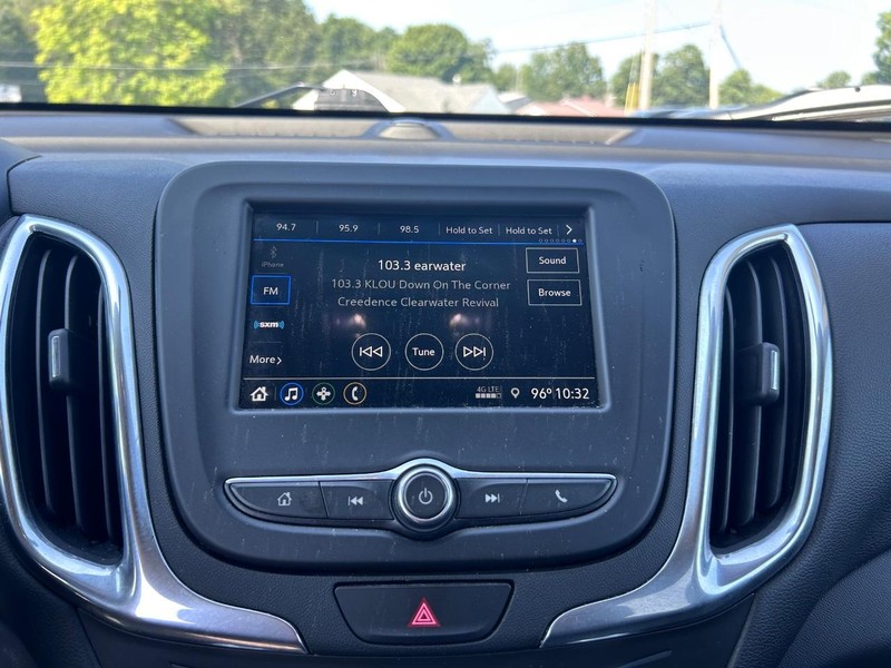 Chevrolet Equinox Vehicle Image 12