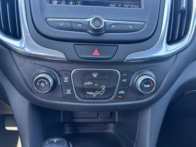 Chevrolet Equinox Vehicle Image 13