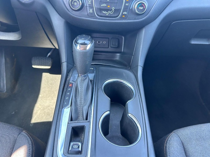 Chevrolet Equinox Vehicle Image 14