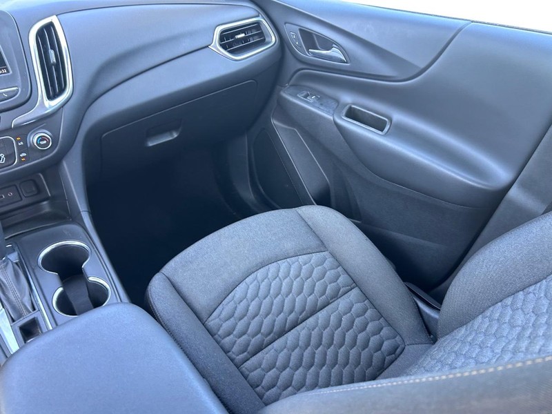 Chevrolet Equinox Vehicle Image 15