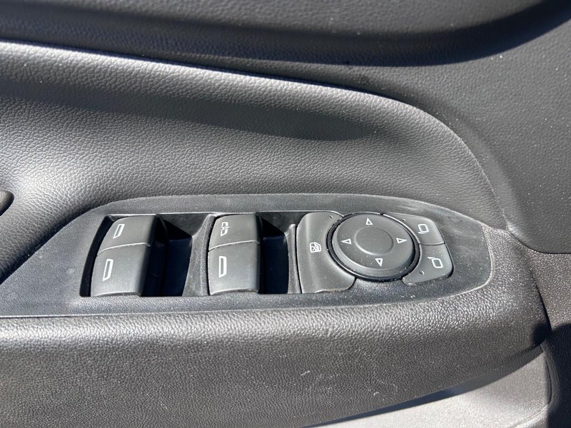 Chevrolet Equinox Vehicle Image 16