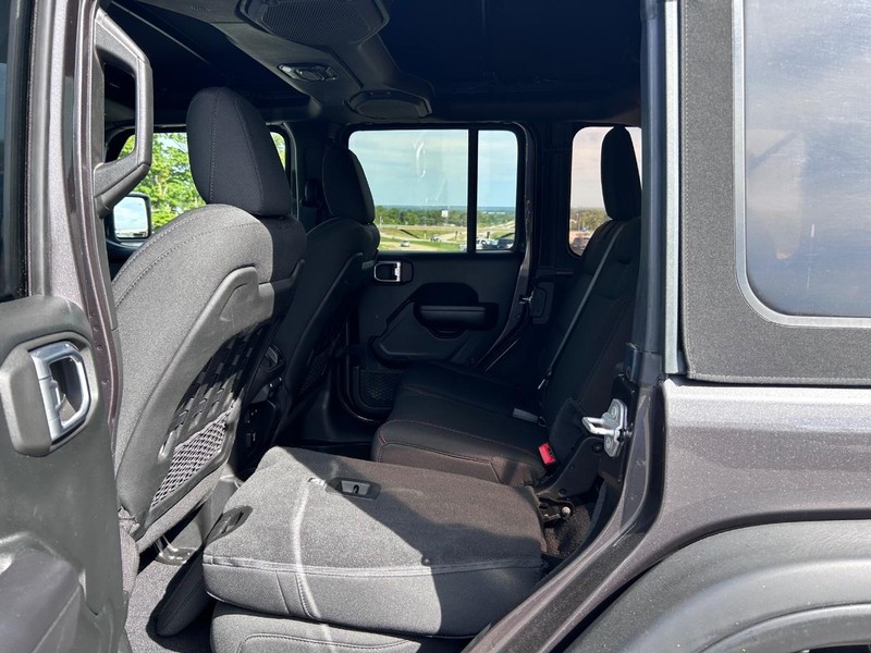 Jeep Wrangler Vehicle Image 09