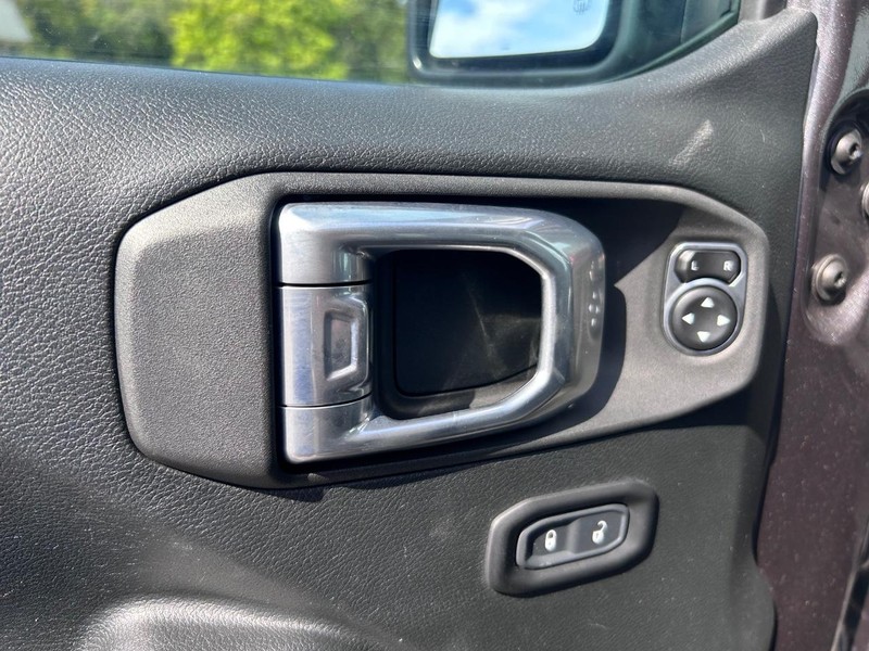 Jeep Wrangler Vehicle Image 19