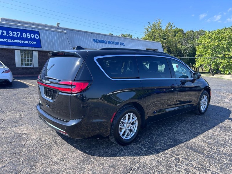 Chrysler Pacifica Vehicle Image 03