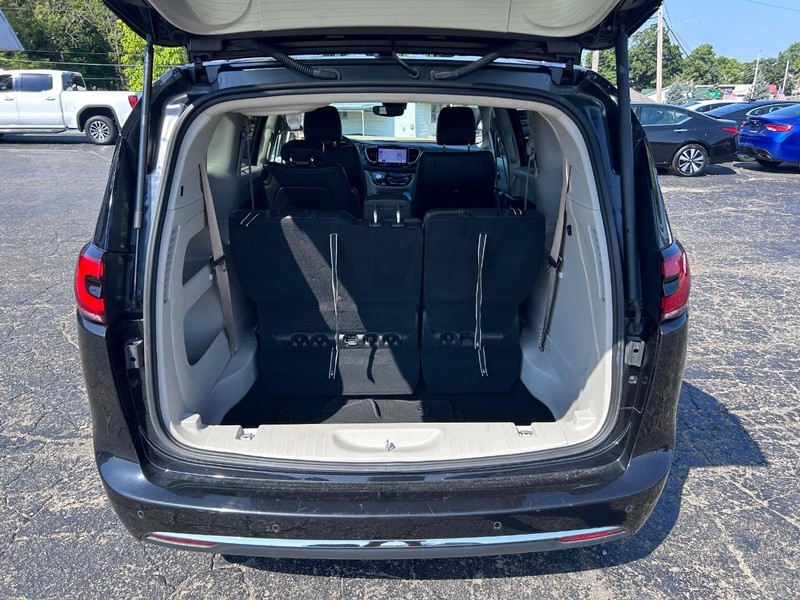 Chrysler Pacifica Vehicle Image 05