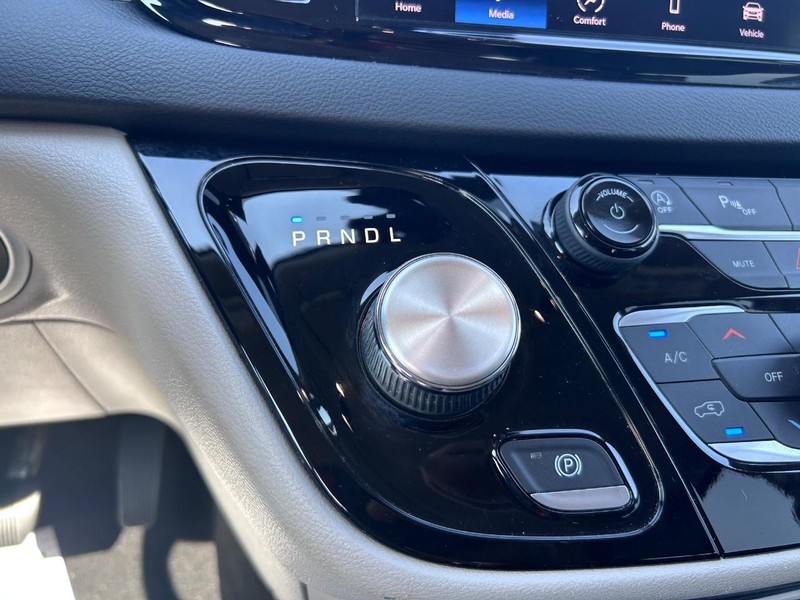 Chrysler Pacifica Vehicle Image 17