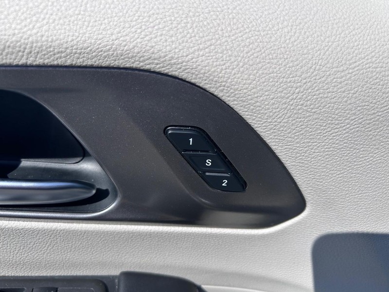 Chrysler Pacifica Vehicle Image 20
