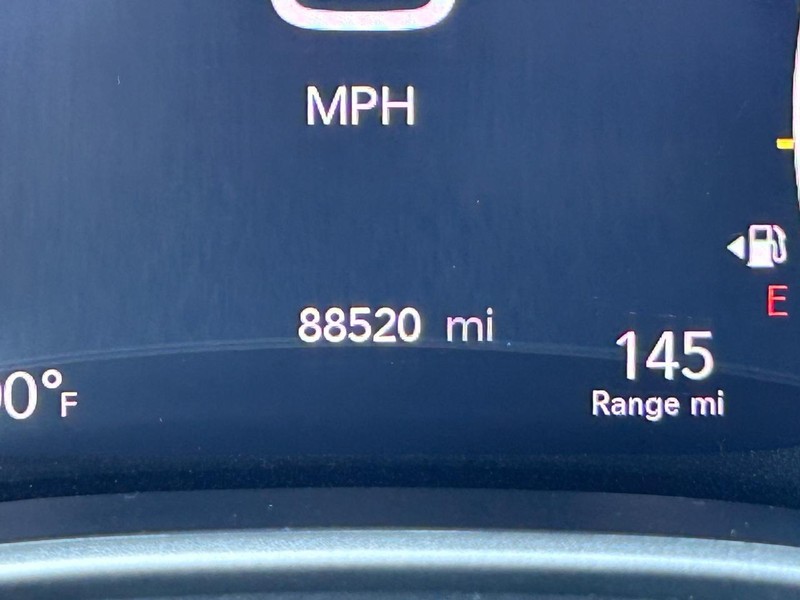 Chrysler Pacifica Vehicle Image 22