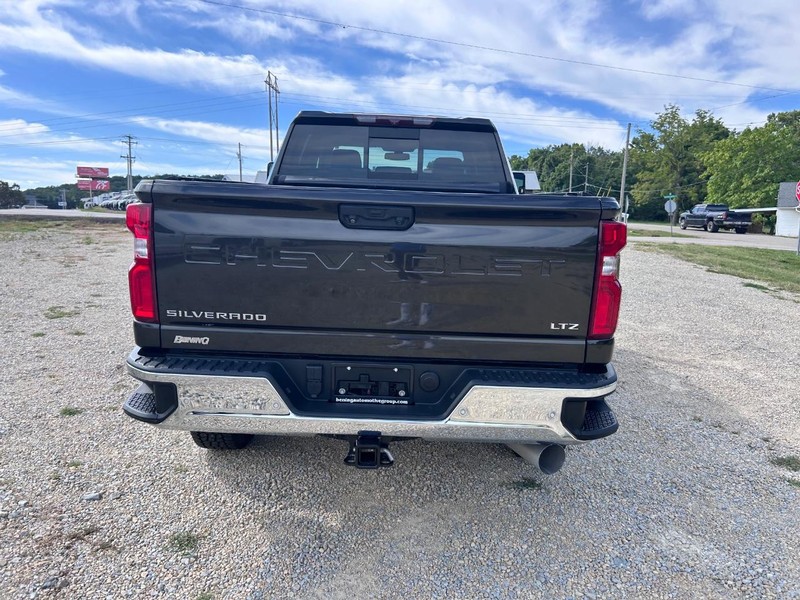 Chevrolet Silverado 2500HD Vehicle Image 04