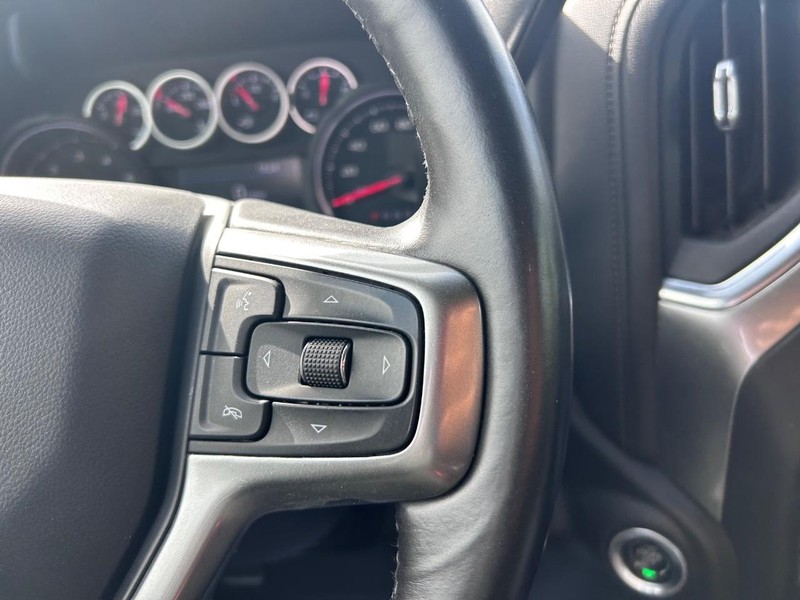 Chevrolet Silverado 2500HD Vehicle Image 11