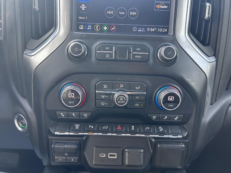Chevrolet Silverado 2500HD Vehicle Image 13
