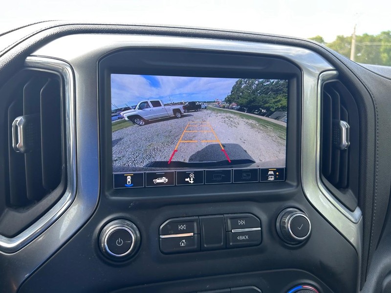 Chevrolet Silverado 2500HD Vehicle Image 19