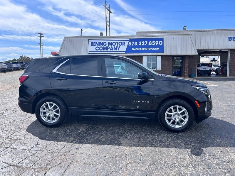 Chevrolet Equinox Vehicle Image 02