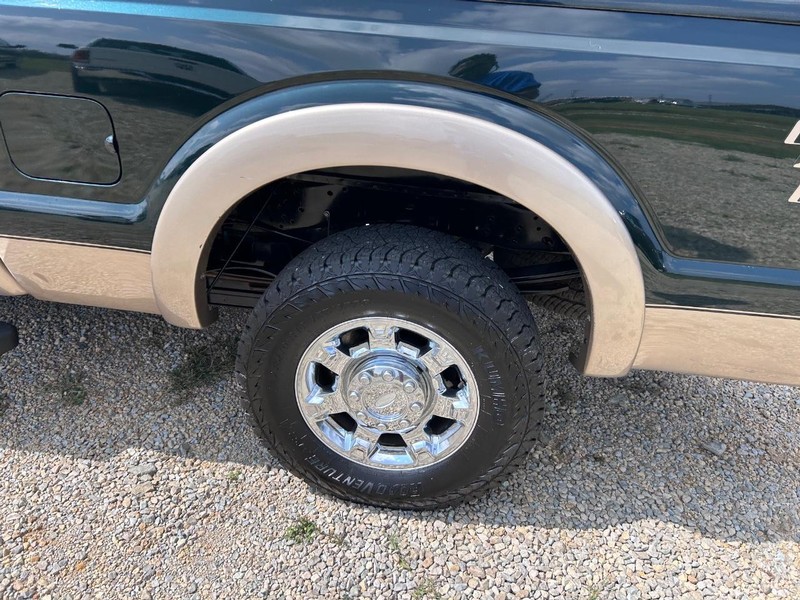 Ford Super Duty F-250 SRW Vehicle Image 06