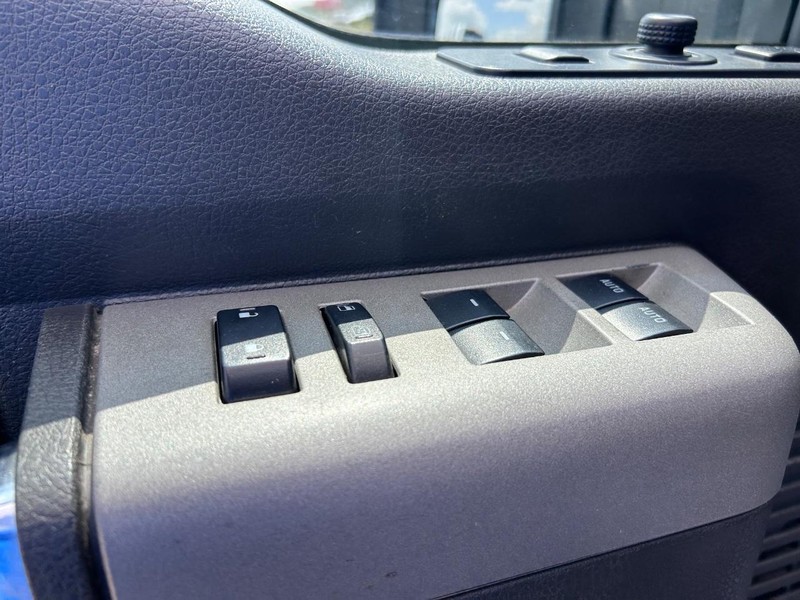 Ford Super Duty F-250 SRW Vehicle Image 15