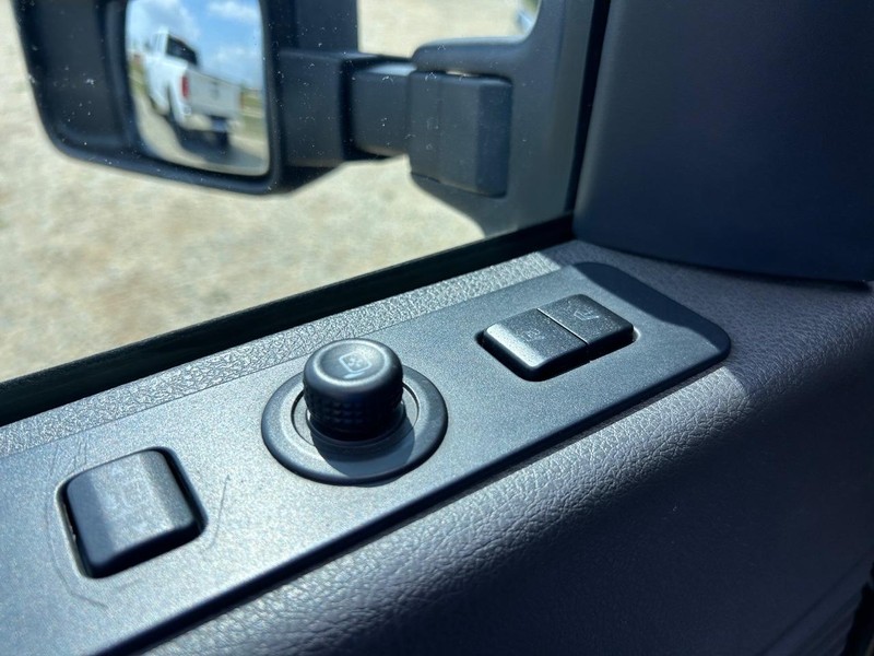 Ford Super Duty F-250 SRW Vehicle Image 16