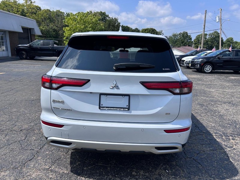 Mitsubishi Outlander Vehicle Image 04