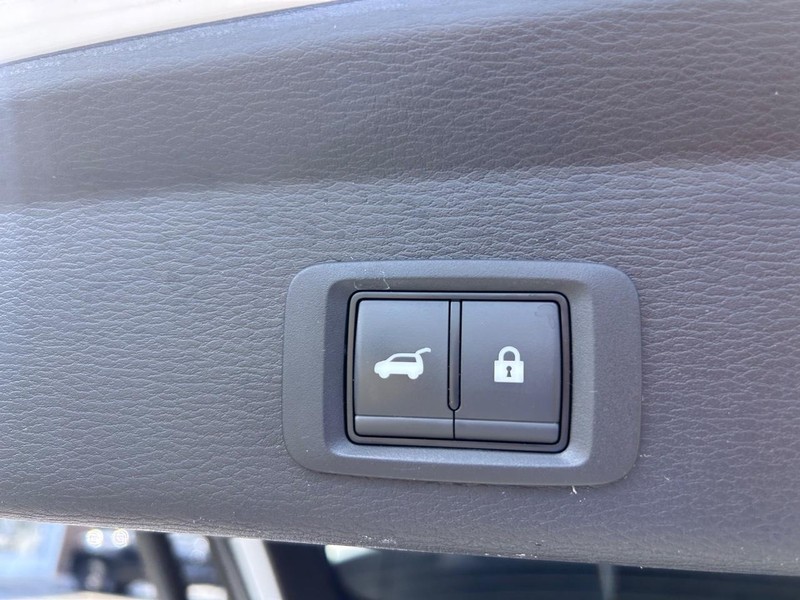 Mitsubishi Outlander Vehicle Image 06
