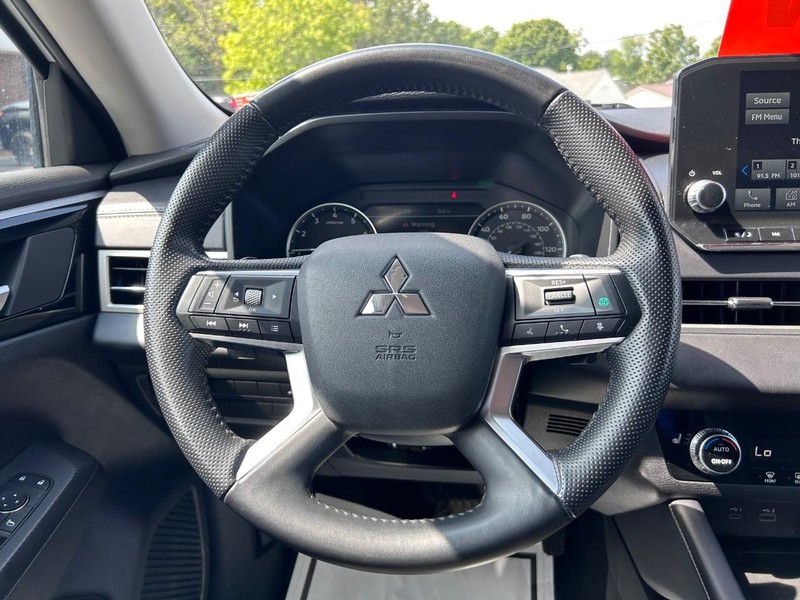 Mitsubishi Outlander Vehicle Image 10