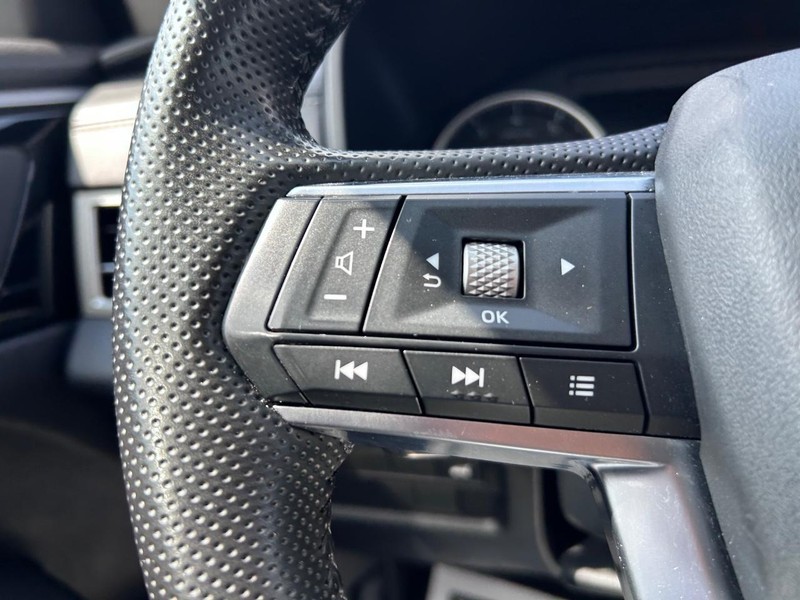 Mitsubishi Outlander Vehicle Image 11