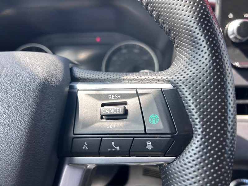 Mitsubishi Outlander Vehicle Image 12