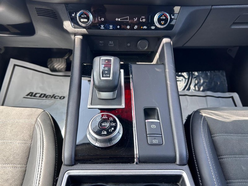 Mitsubishi Outlander Vehicle Image 15