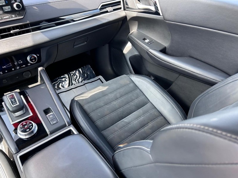 Mitsubishi Outlander Vehicle Image 16