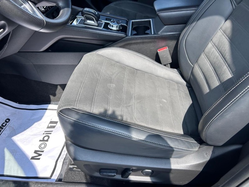 Mitsubishi Outlander Vehicle Image 18