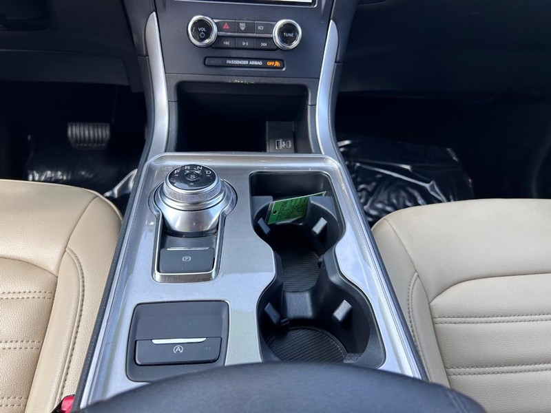 Ford Edge Vehicle Image 14