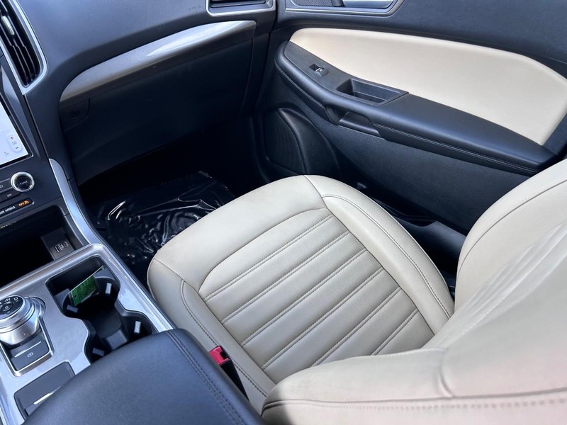 Ford Edge Vehicle Image 15
