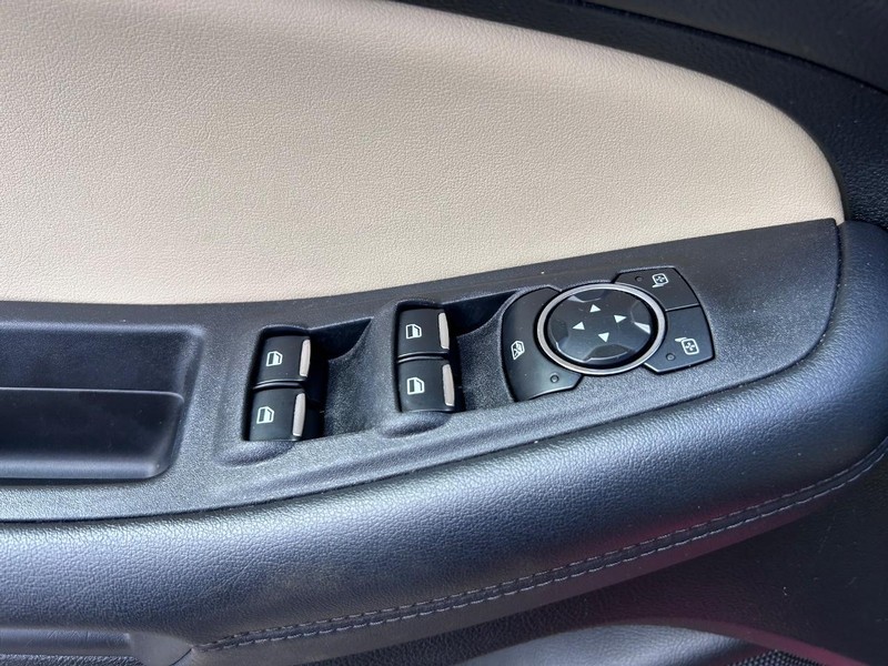 Ford Edge Vehicle Image 16