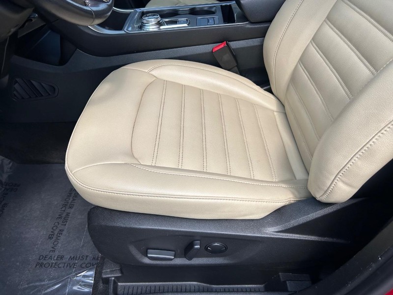 Ford Edge Vehicle Image 17