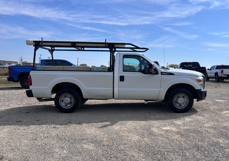 Ford Super Duty F-250 SRW Vehicle Image 02