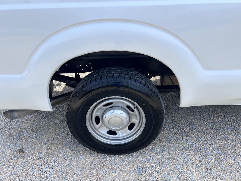 Ford Super Duty F-250 SRW Vehicle Image 06